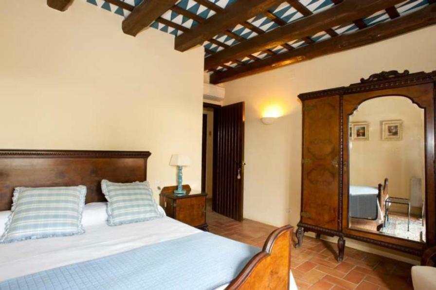Hostal La Riera Torroella de Montgrí Dış mekan fotoğraf